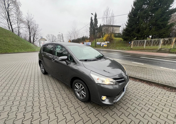 Toyota Verso cena 56999 przebieg: 179999, rok produkcji 2013 z Tarnów małe 781